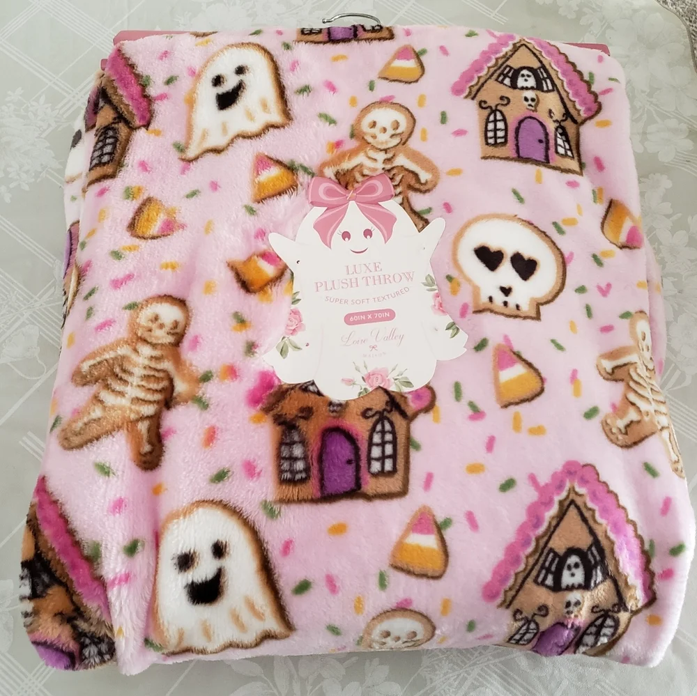 Halloween Gingerbread House Pink Throw Blanket 60 x 70 NWT